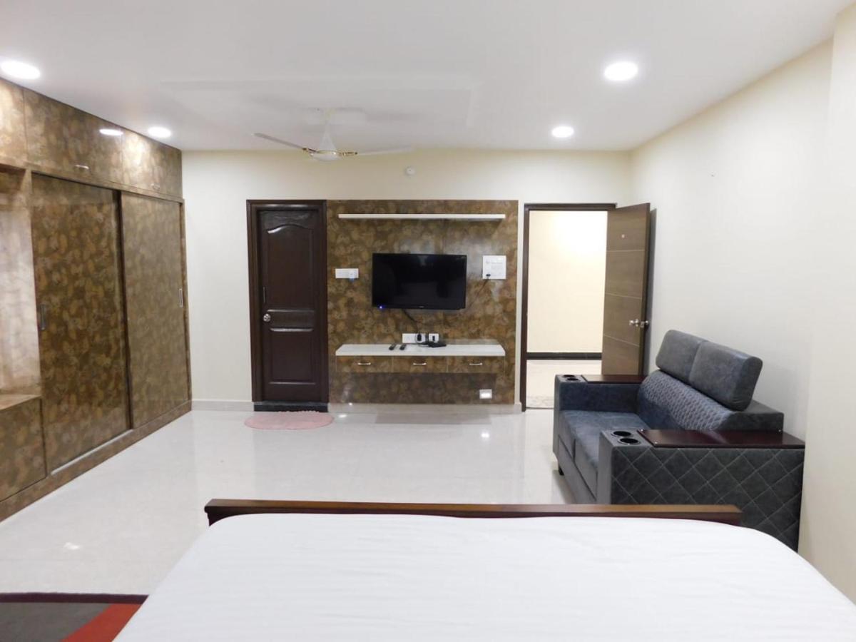 Voila At Nest Hotell Hyderabad Exteriör bild