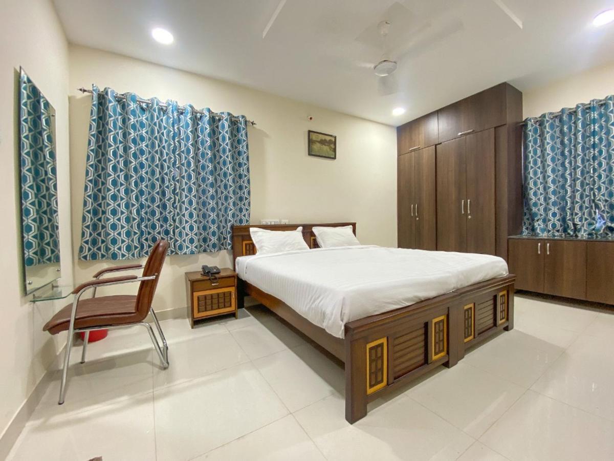 Voila At Nest Hotell Hyderabad Exteriör bild