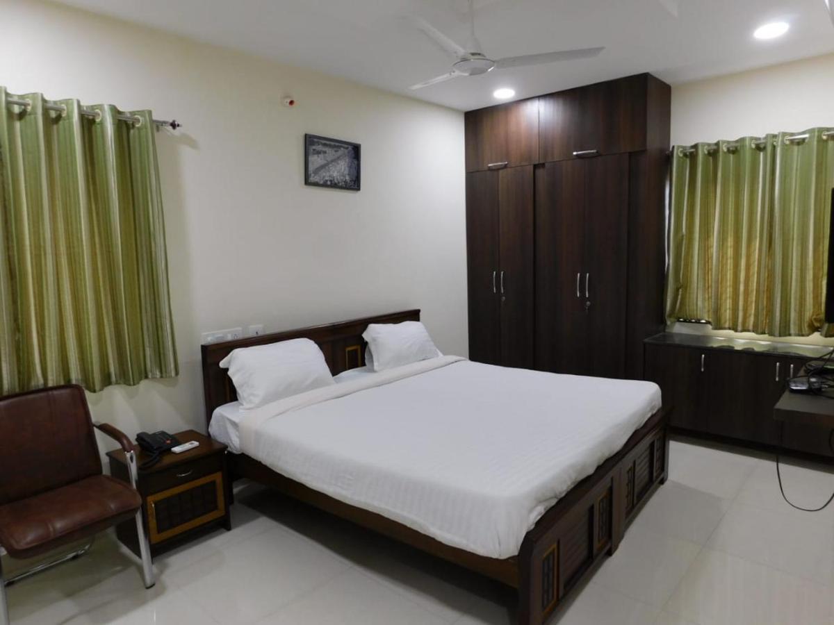 Voila At Nest Hotell Hyderabad Exteriör bild
