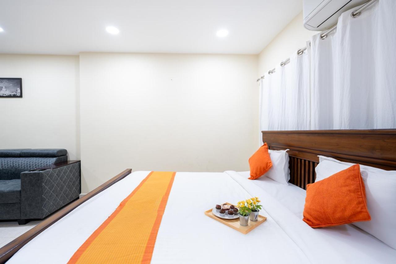 Voila At Nest Hotell Hyderabad Exteriör bild