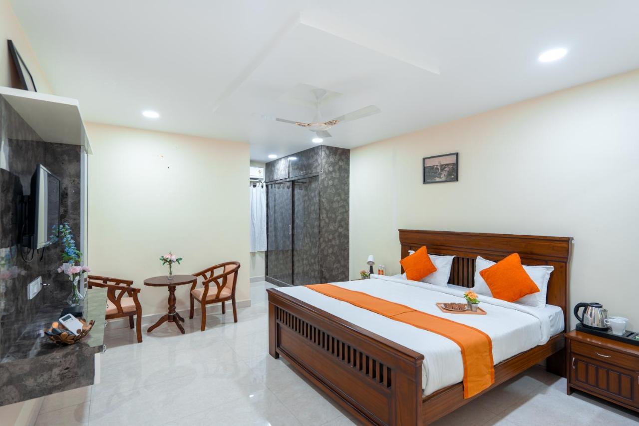 Voila At Nest Hotell Hyderabad Exteriör bild
